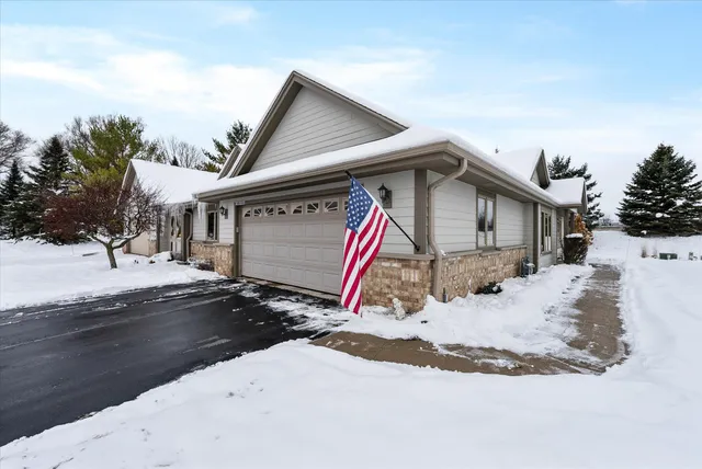 $324,900 | N160W18903 Oakland Drive, Jackson, WI 53037