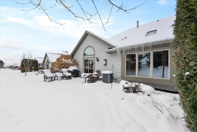 $329,900 | N160W18903 Oakland Drive, Jackson, WI 53037