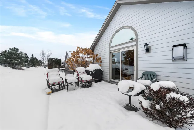 $329,900 | N160W18903 Oakland Drive, Jackson, WI 53037