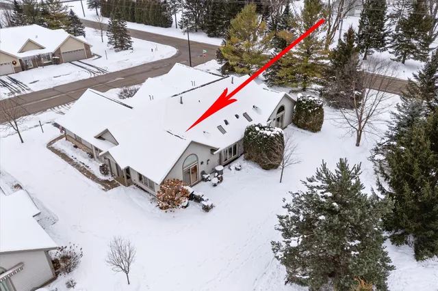 $324,900 | N160W18903 Oakland Drive, Jackson, WI 53037