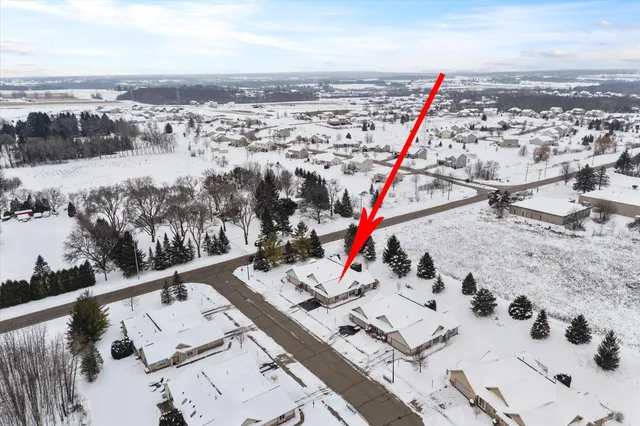 $329,900 | N160W18903 Oakland Drive, Jackson, WI 53037