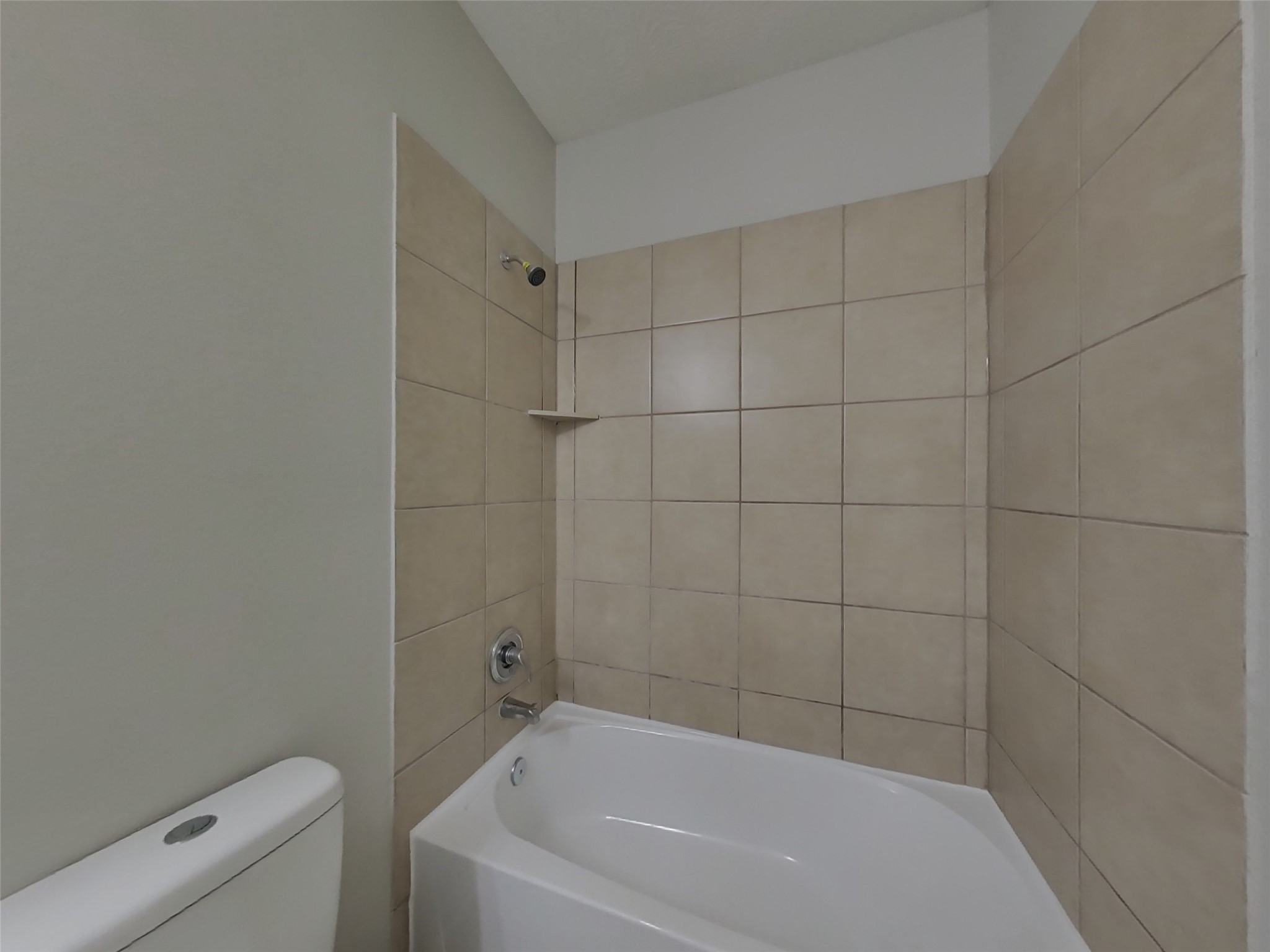 210 Pequin Road Crosby, TX 77532 - Photo 16 of 18 a bathroom with a bathtub and toilet