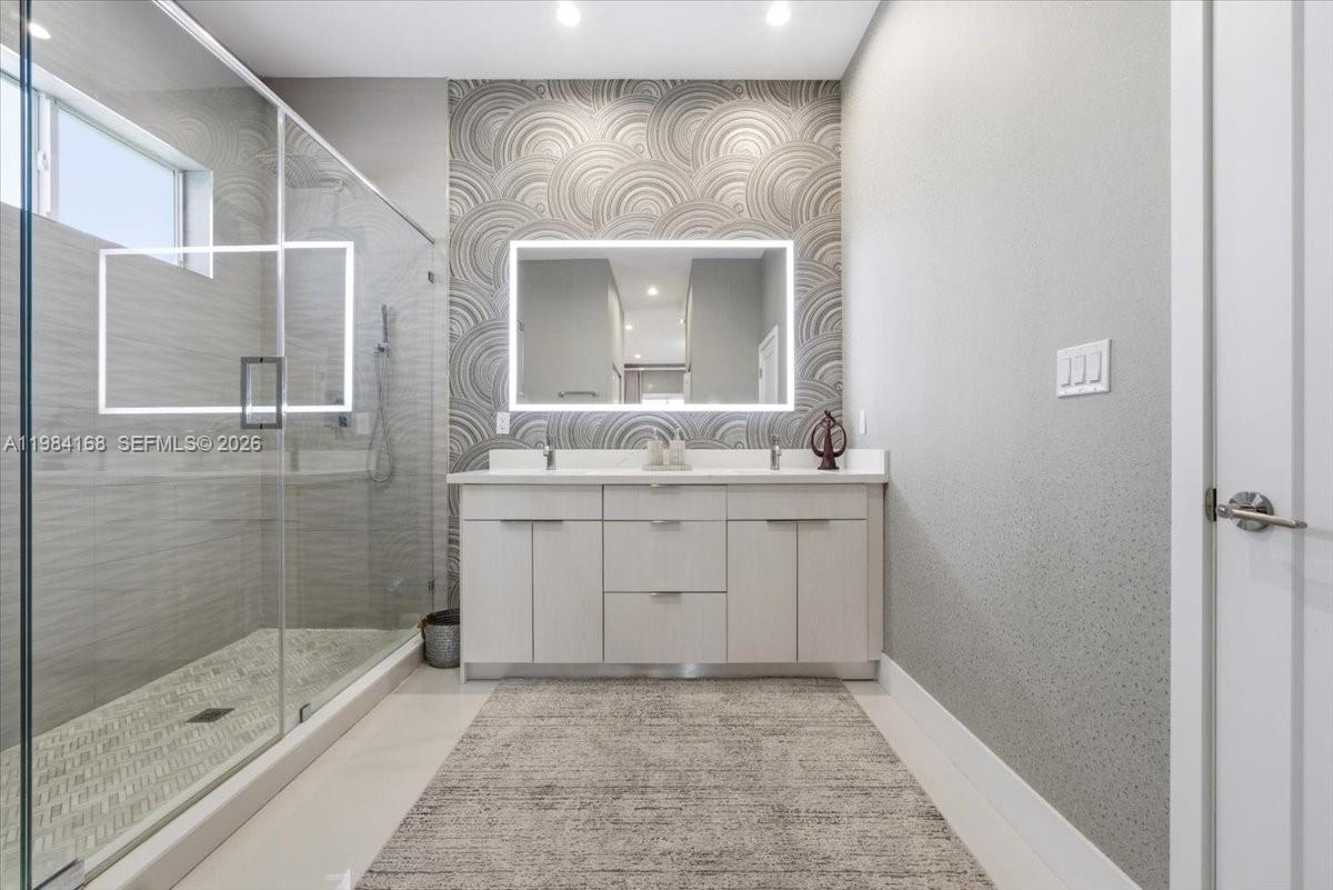 21205 Ingraham Ave Road Cutler Bay, FL 33189 - Photo 26 of 42 a bathroom with a sink mirror and a bathtub