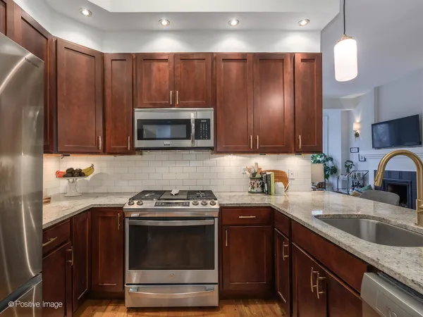 $475,000 | 1914 North Sheffield Avenue, Unit 2F, Chicago, IL 60614