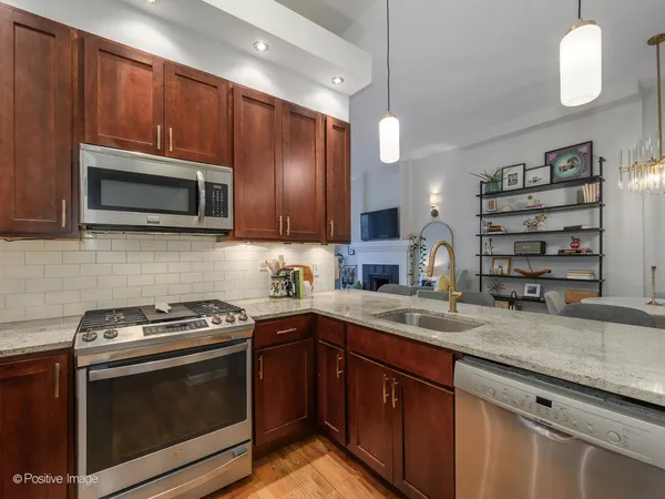 $475,000 | 1914 North Sheffield Avenue, Unit 2F, Chicago, IL 60614