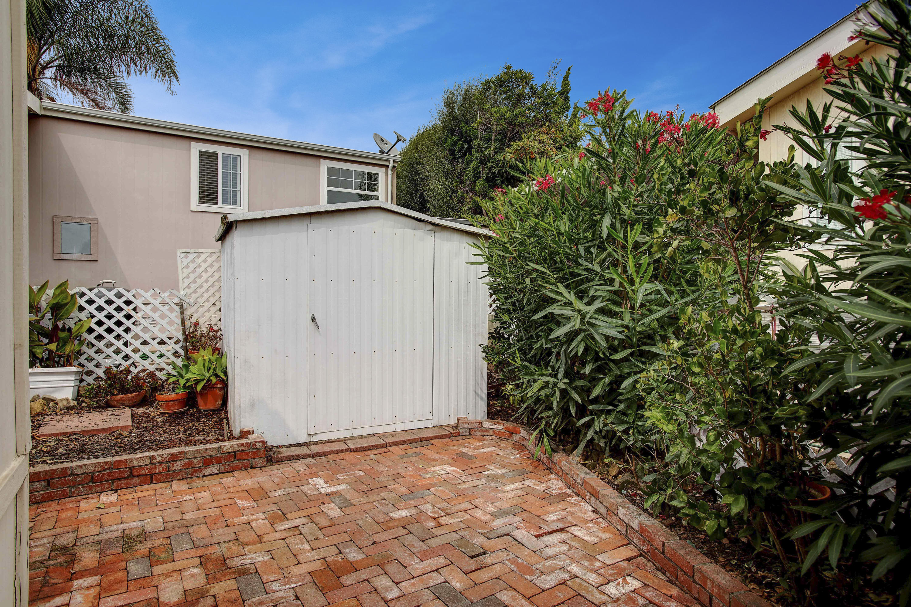 30 Winchester Canyon Road, Unit SPC 111 Goleta, CA 93117 - Photo 21 of 25 a backyard of a house with lots of green space