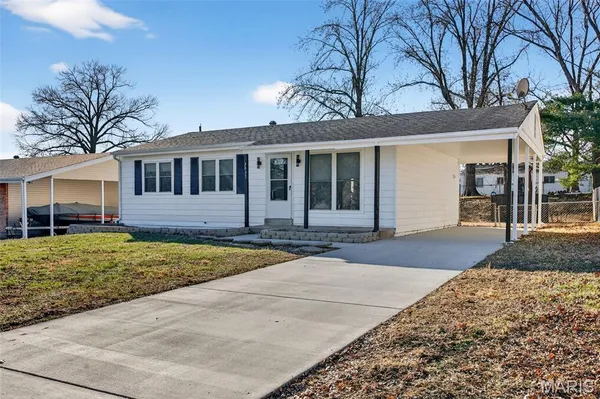 $262,000 | 2837 Briarcote Lane, Maryland Heights, MO 63043