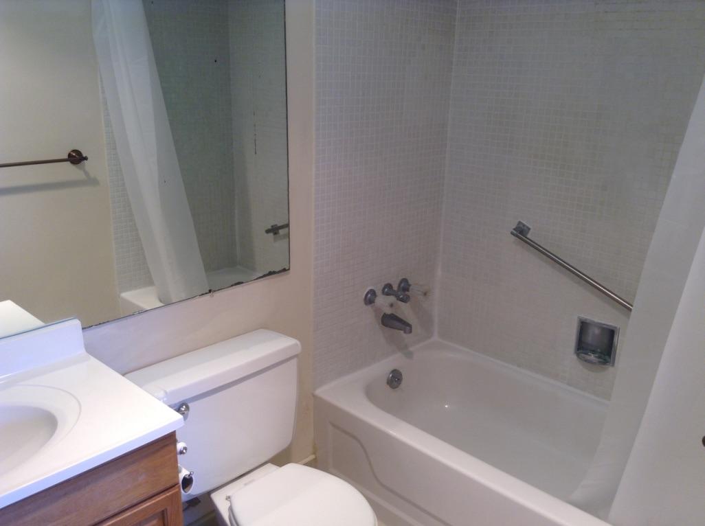 186 Monaco Way, Unit 186 Delray Beach, FL 33446 - Photo 12 of 31 186 Monaco Master Bath