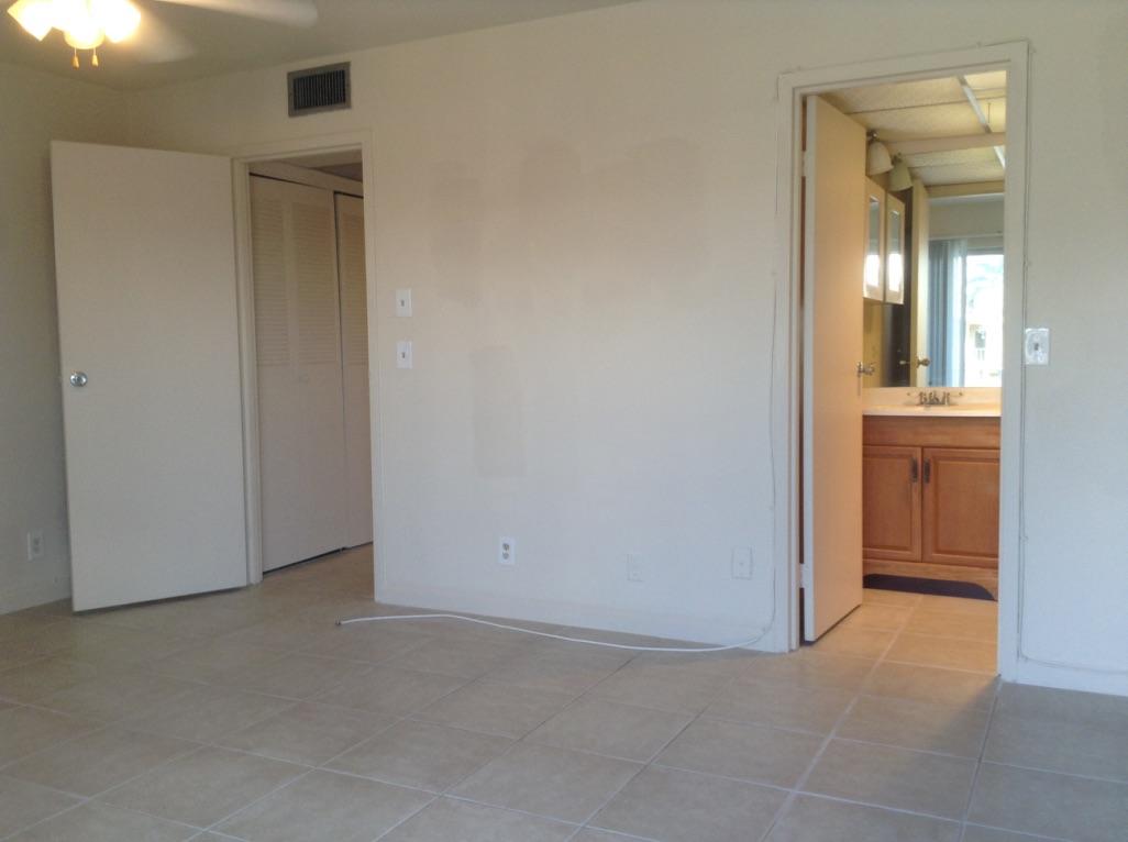 186 Monaco Way, Unit 186 Delray Beach, FL 33446 - Photo 15 of 31 186 Monaco View to Hall