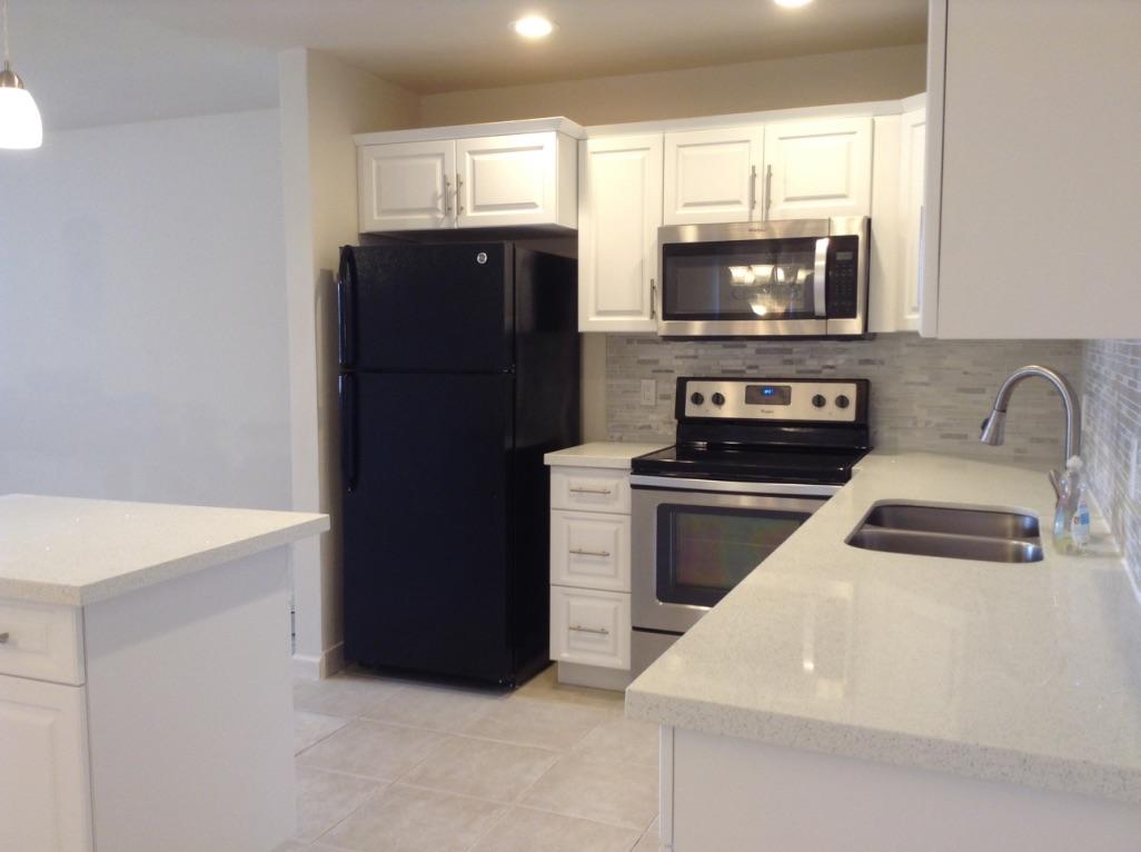 186 Monaco Way, Unit 186 Delray Beach, FL 33446 - Photo 2 of 31 186 Monaco Kitchen