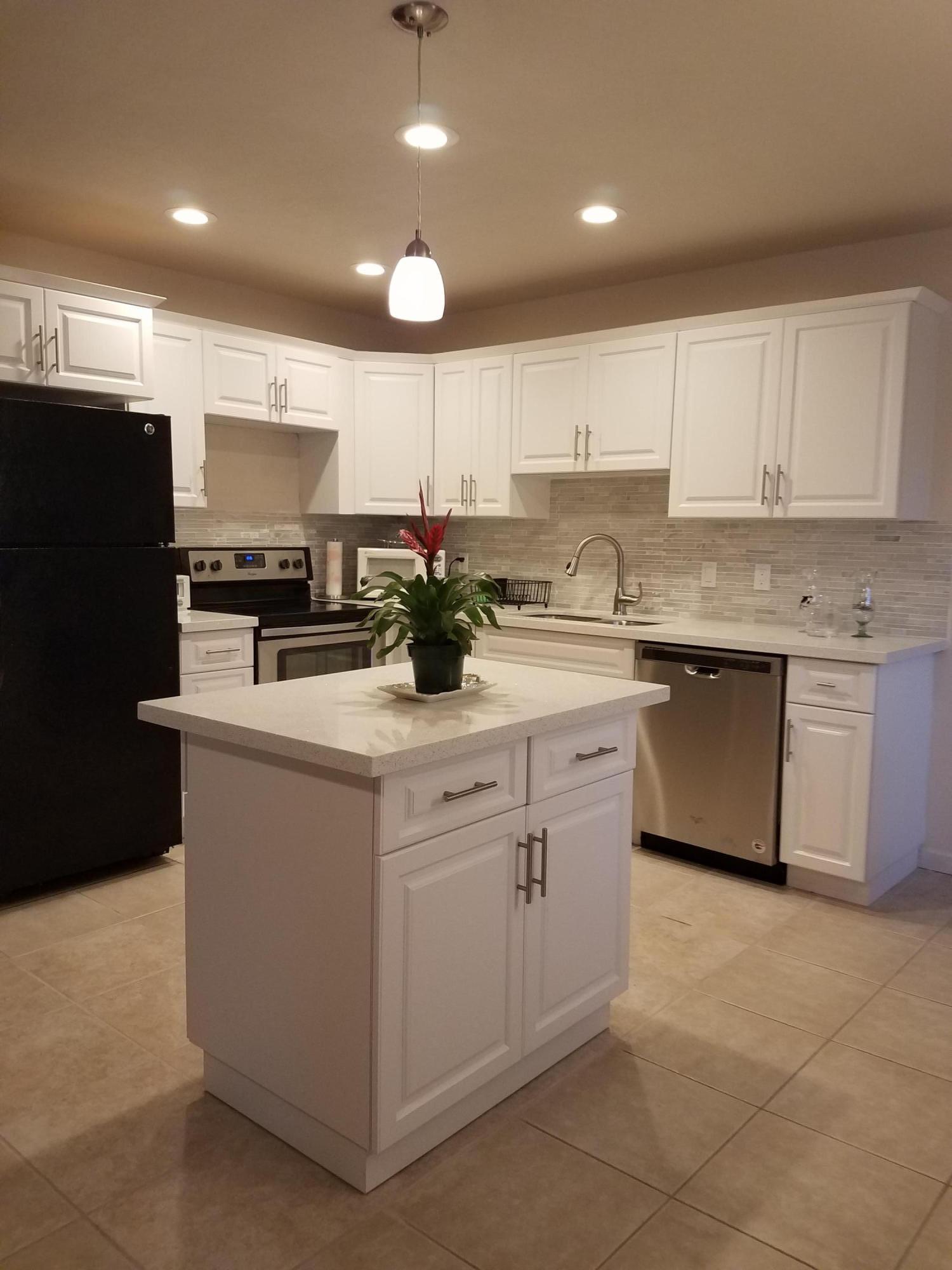 186 Monaco Way, Unit 186 Delray Beach, FL 33446 - Photo 5 of 31 Kitchen