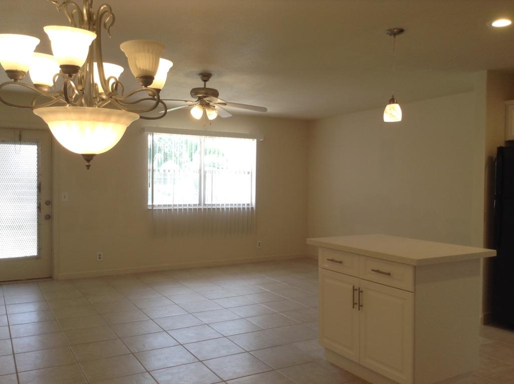 186 Monaco Way, Unit 186 Delray Beach, FL 33446 - Photo 7 of 31 186 Monaco Living Room