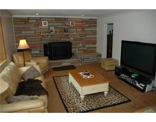 432 Independence Road Aliquippa, PA 15001 - Photo 2 of 18 Family Room.