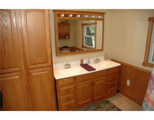 432 Independence Road Aliquippa, PA 15001 - Photo 11 of 18 Full Bath. Updated Main Bathroom