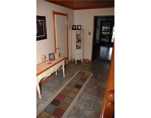 432 Independence Road Aliquippa, PA 15001 - Photo 6 of 18 Entry/Foyer.