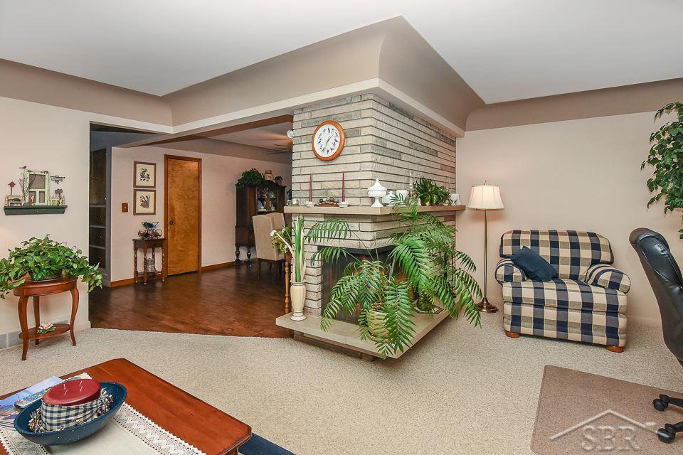 2855 Midland Road Saginaw, MI 48603 - Photo 4 of 15 31347332-3.JPG