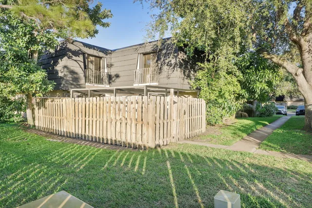 $375,000 | 291 Woodland Road, Palm Springs, FL 33461