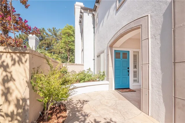 a view of entryway livingroom and hall