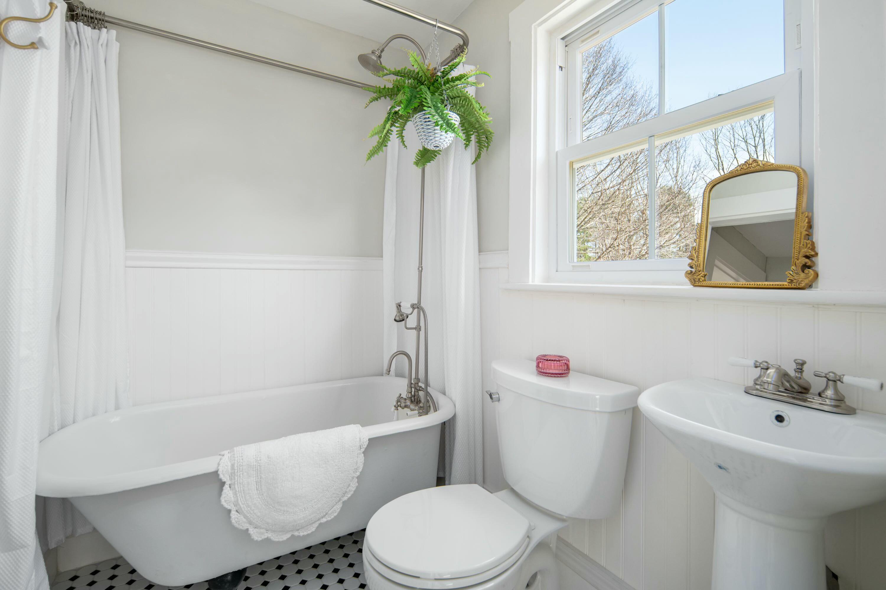 22 Lobster Cove Road York, ME 03909 - Photo 26 of 37 Full Bath-2nd floor