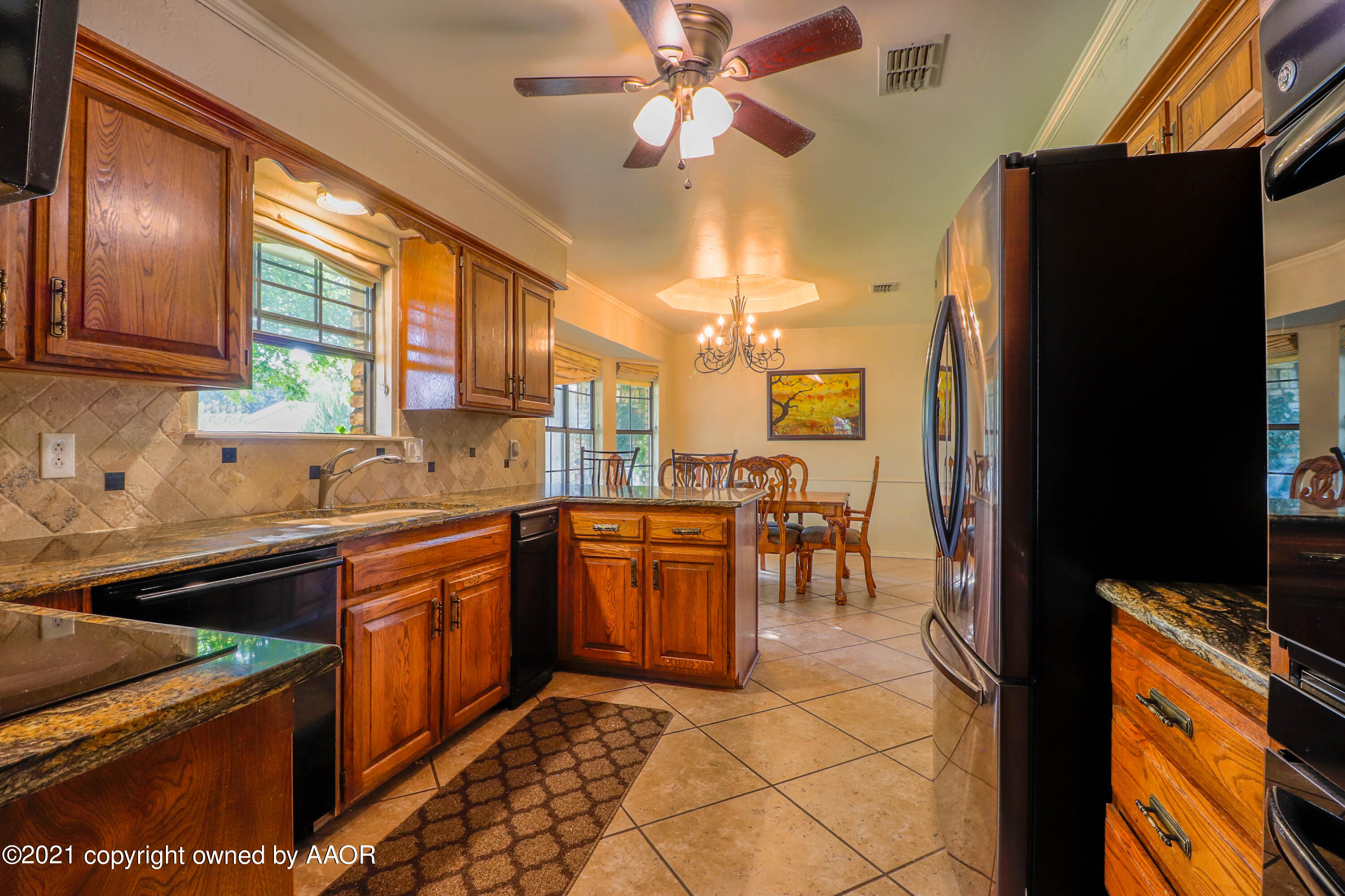 6901 Old Kent Road Amarillo, TX 79109 - Photo 11 of 37 -KITCHEN