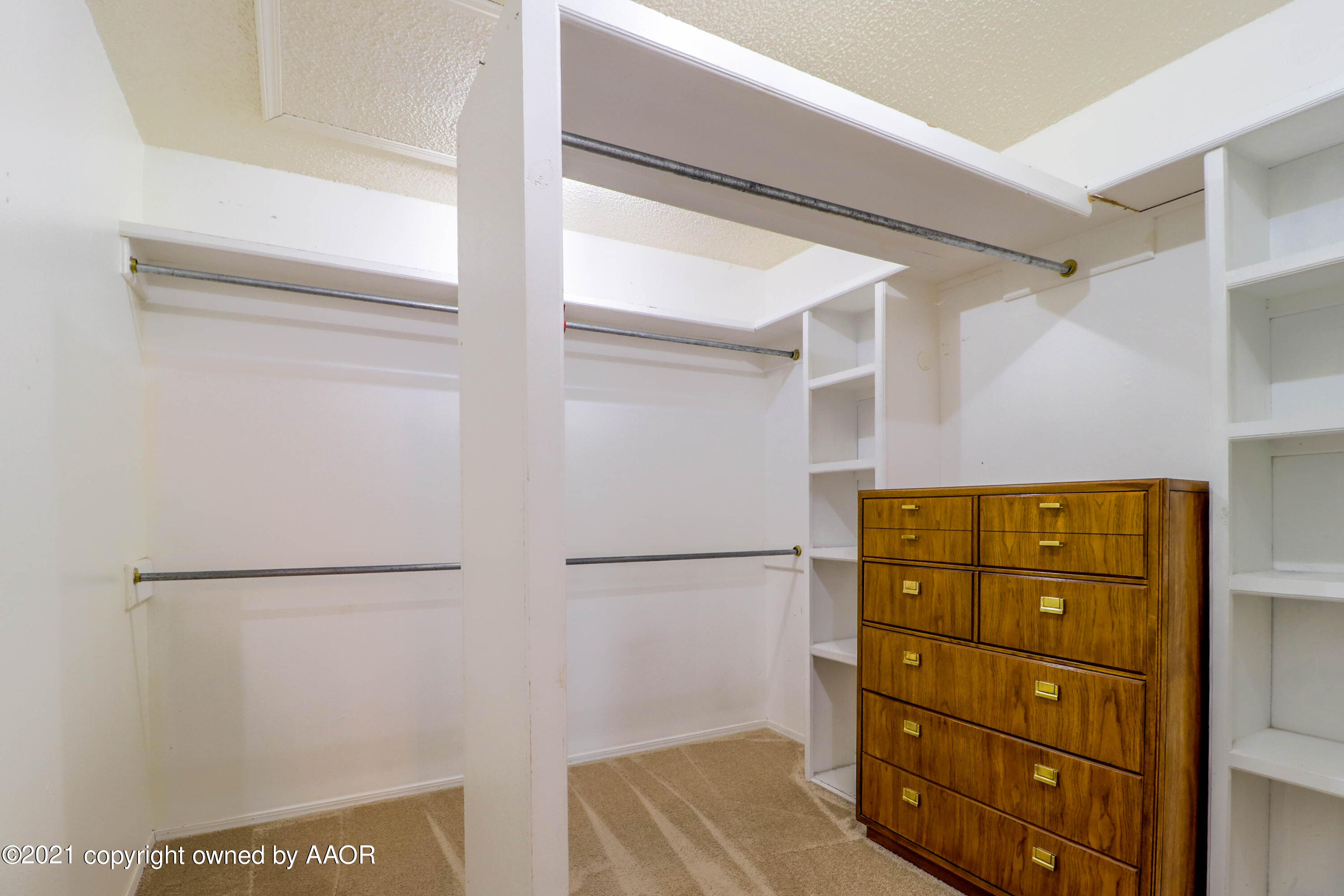 6901 Old Kent Road Amarillo, TX 79109 - Photo 18 of 37 MASTER CLOSET
