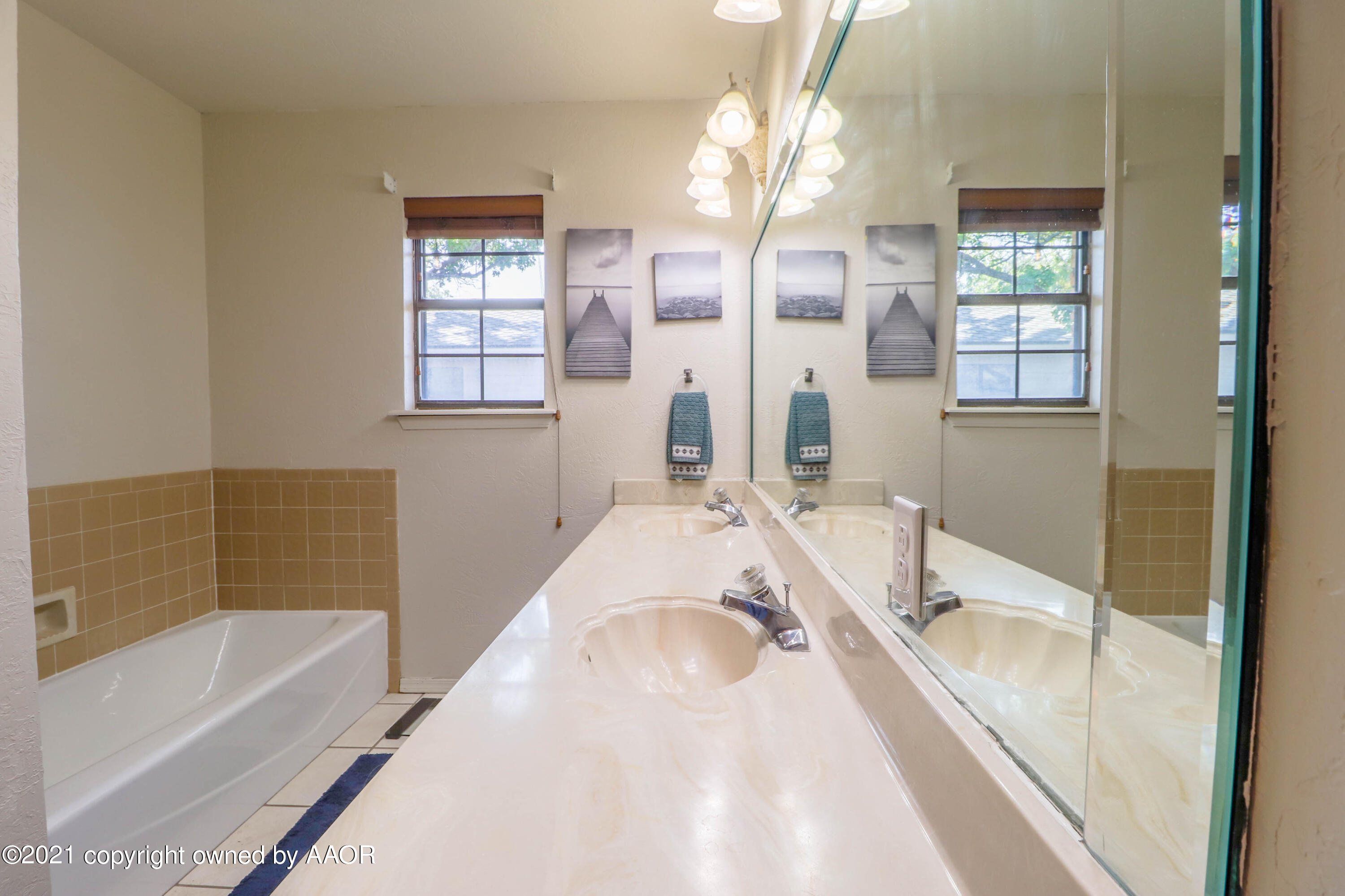 6901 Old Kent Road Amarillo, TX 79109 - Photo 19 of 37 MASTER BATH