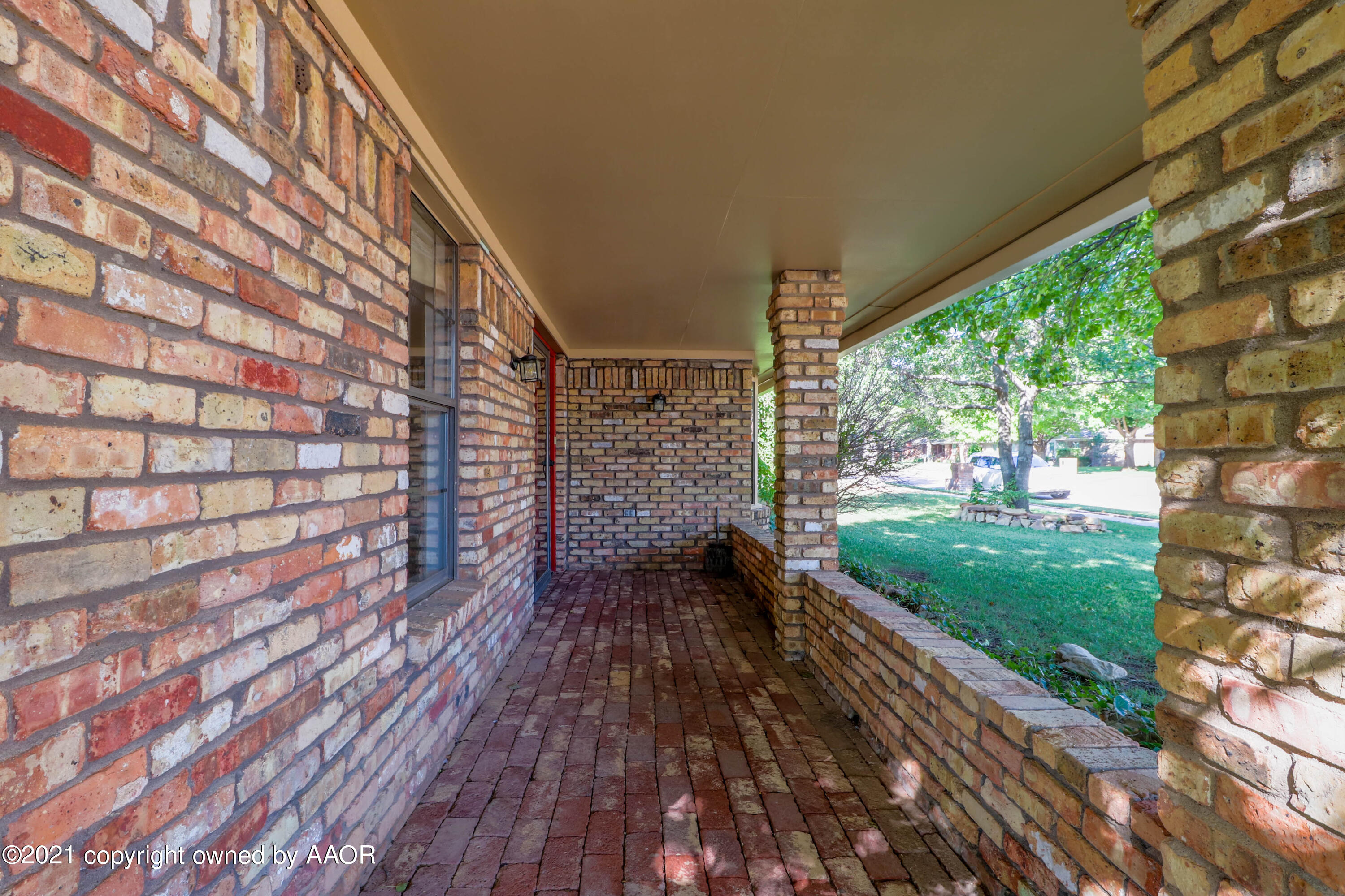 6901 Old Kent Road Amarillo, TX 79109 - Photo 4 of 37 Covered Front Porch
