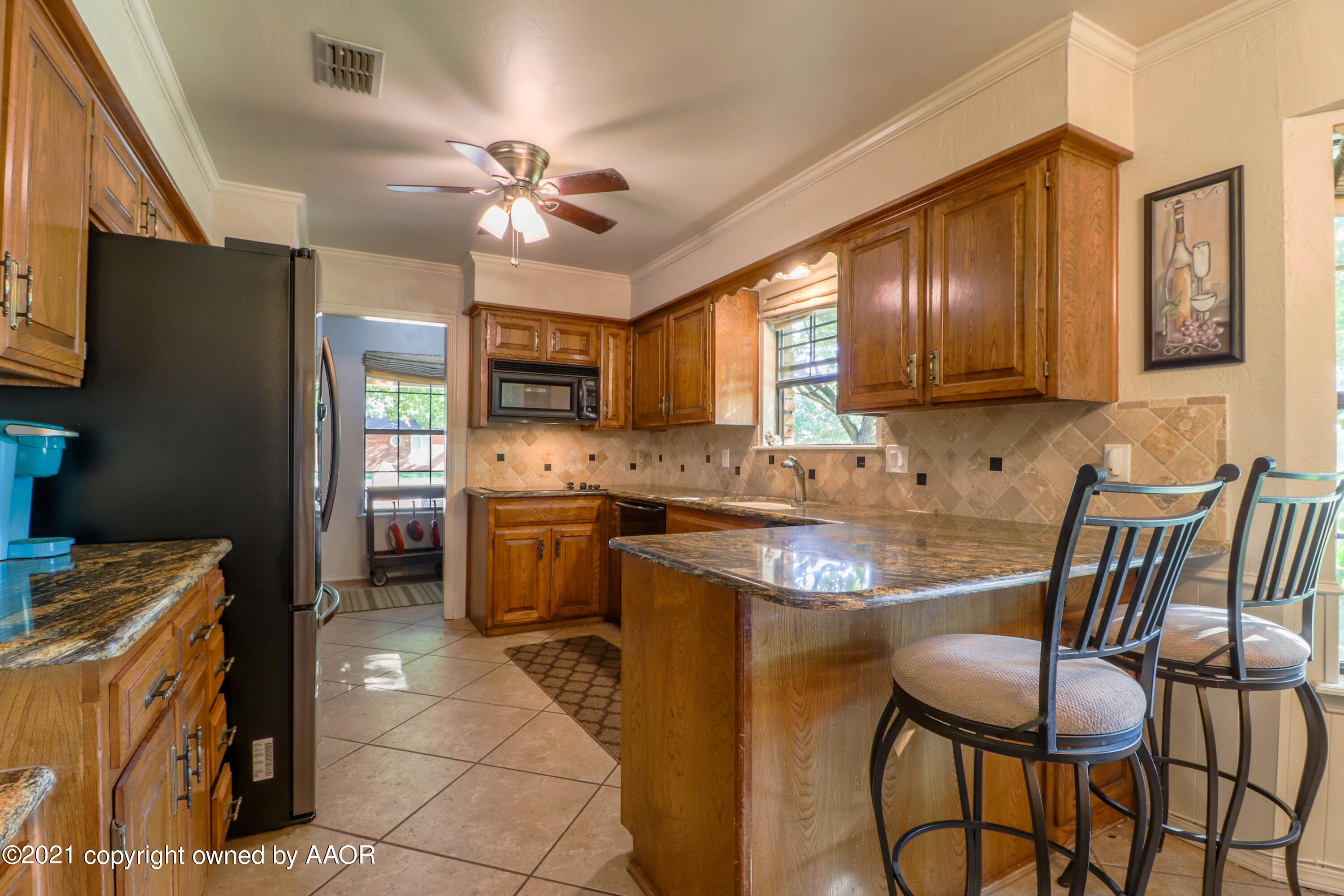 6901 Old Kent Road Amarillo, TX 79109 - Photo 9 of 37 -KITCHEN