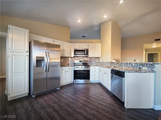 $2,200 | 274 Grand Teton Drive, Henderson, NV 89074