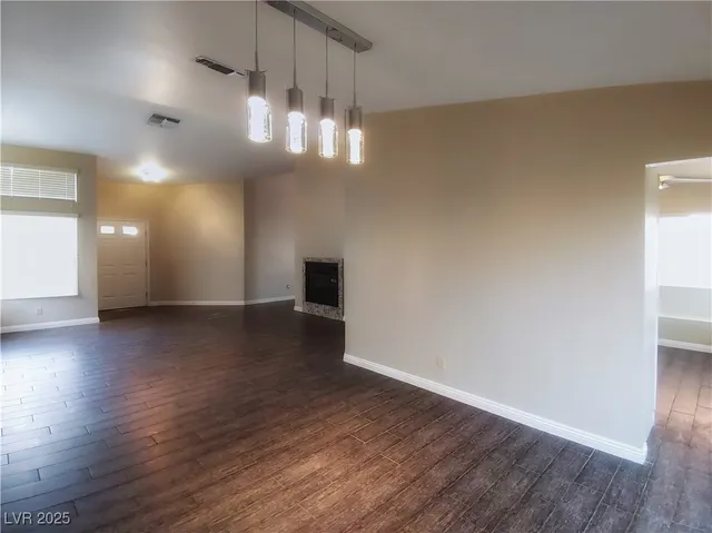 $2,200 | 274 Grand Teton Drive, Henderson, NV 89074