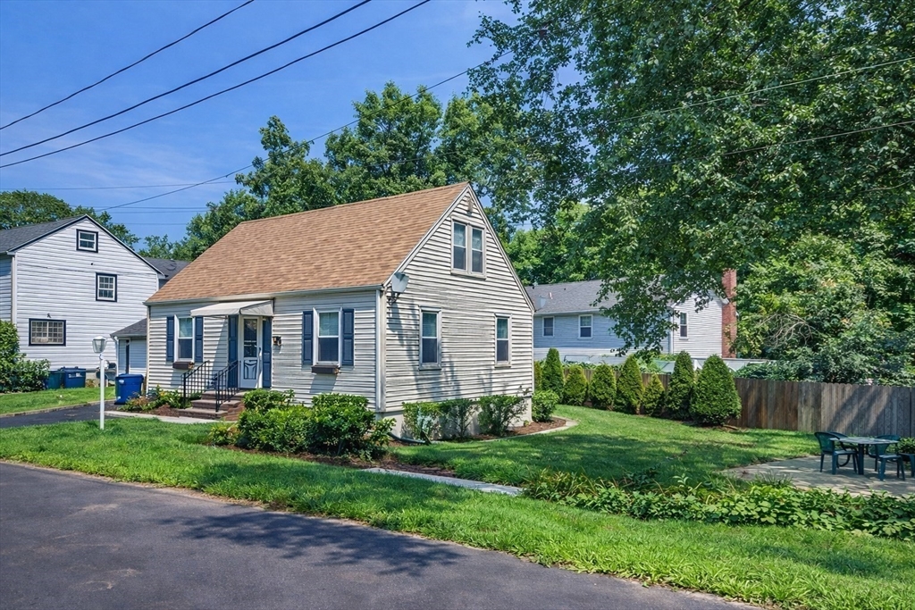 36 Bonad Road Boston, MA 02132 - Photo 3 of 26