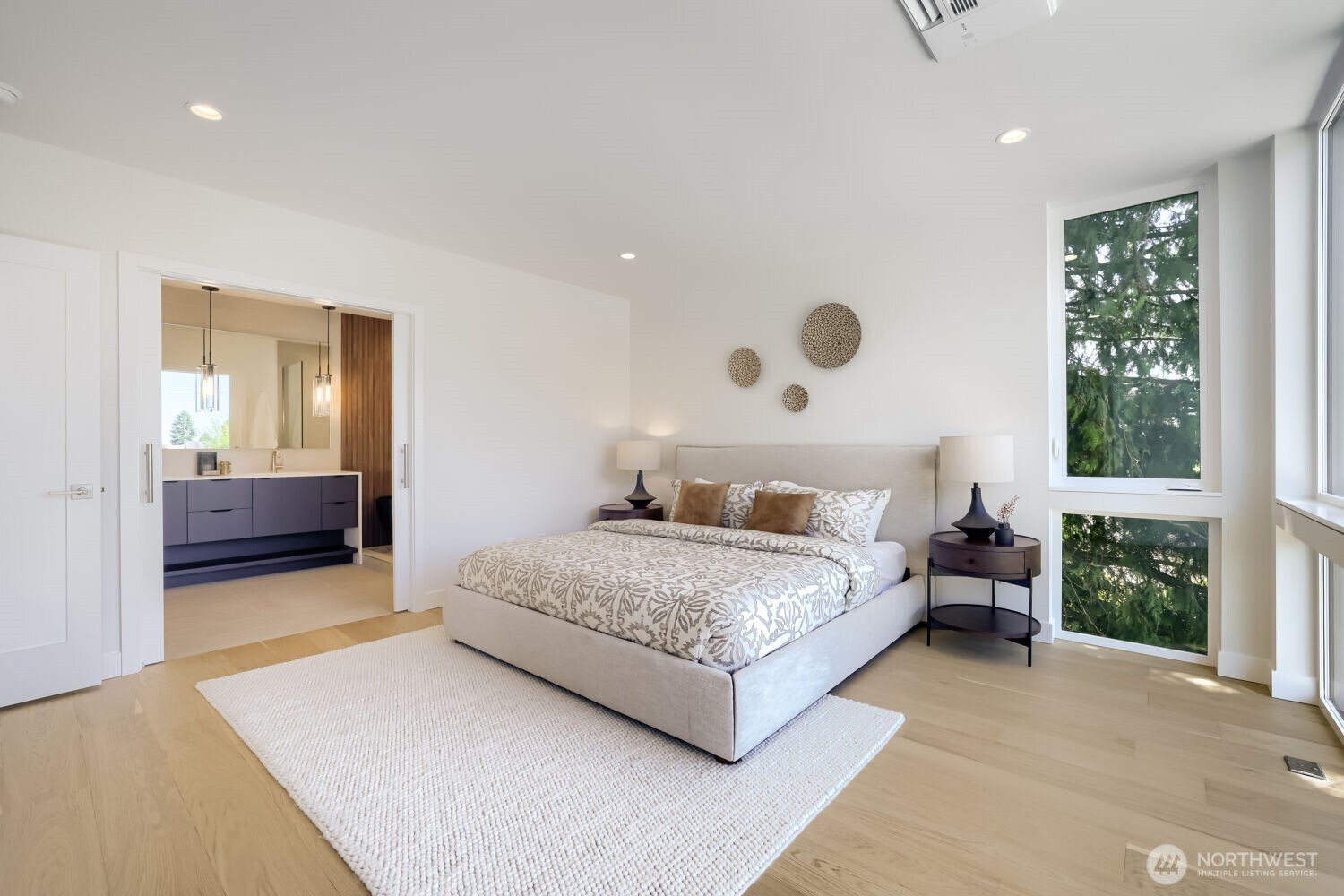 813 Northeast 90th Street Seattle, WA 98115 - Photo 11 of 35