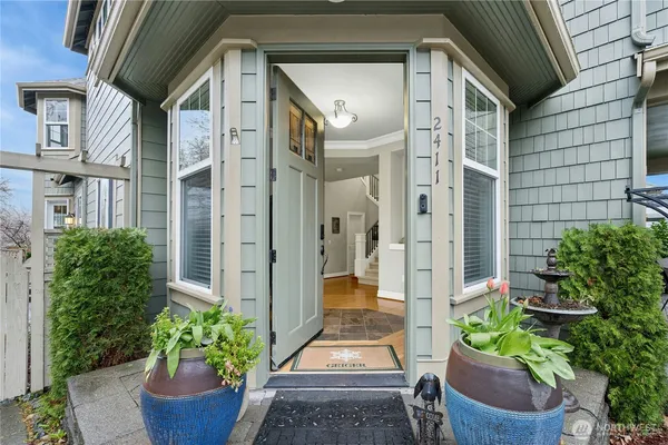 a view of entryway and hall