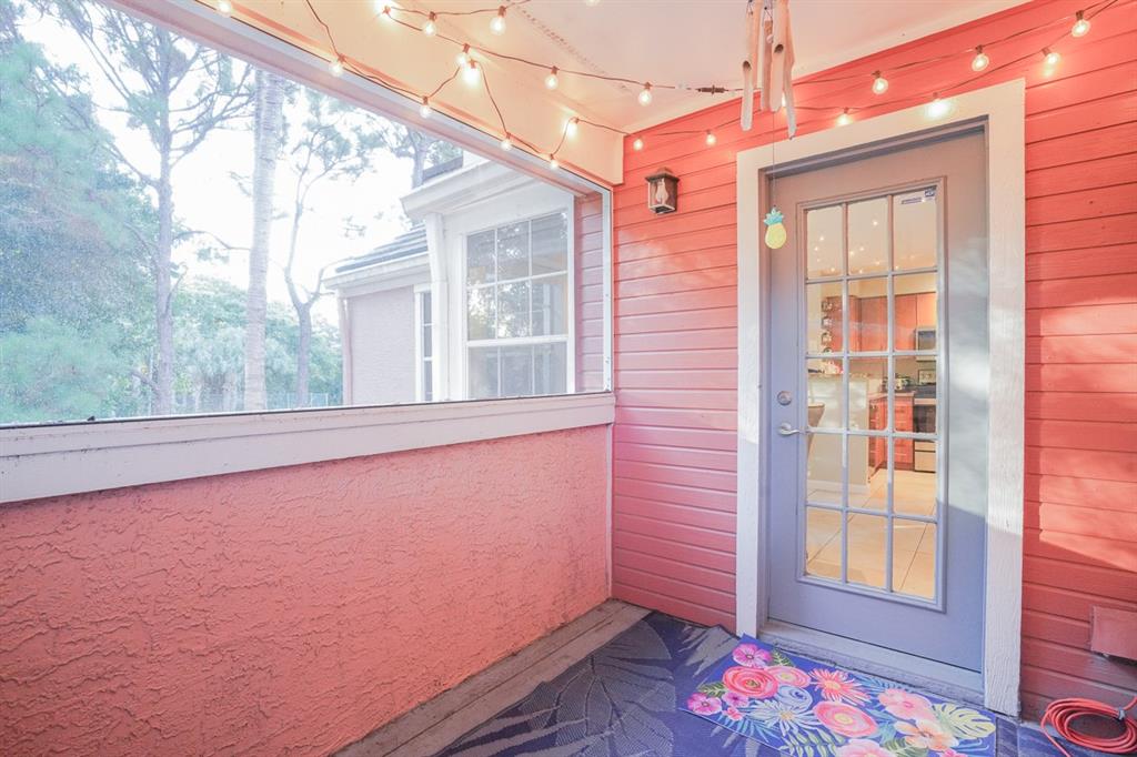 1011 Crystal Way, Unit P Delray Beach, FL 33444 - Photo 17 of 28 a view of an empty room with a window