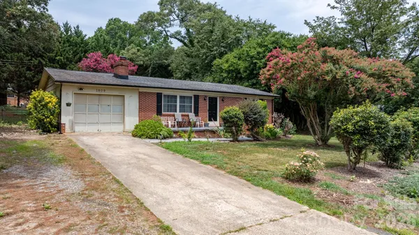 $215,000 | 1809 31st Street Northeast, Hickory, NC 28601