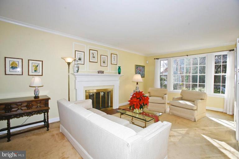 5606 Ogden Road Bethesda, MD 20816 - Photo 2 of 18 Living Room