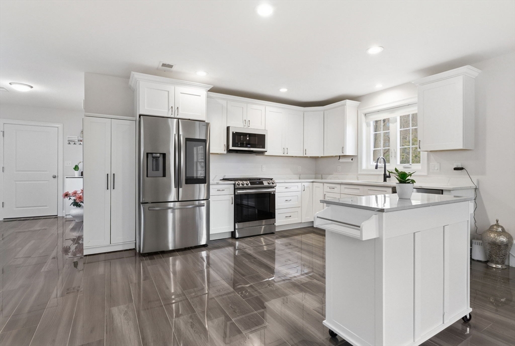 1295 Main Street Reading, MA 01867 - Photo 6 of 42
