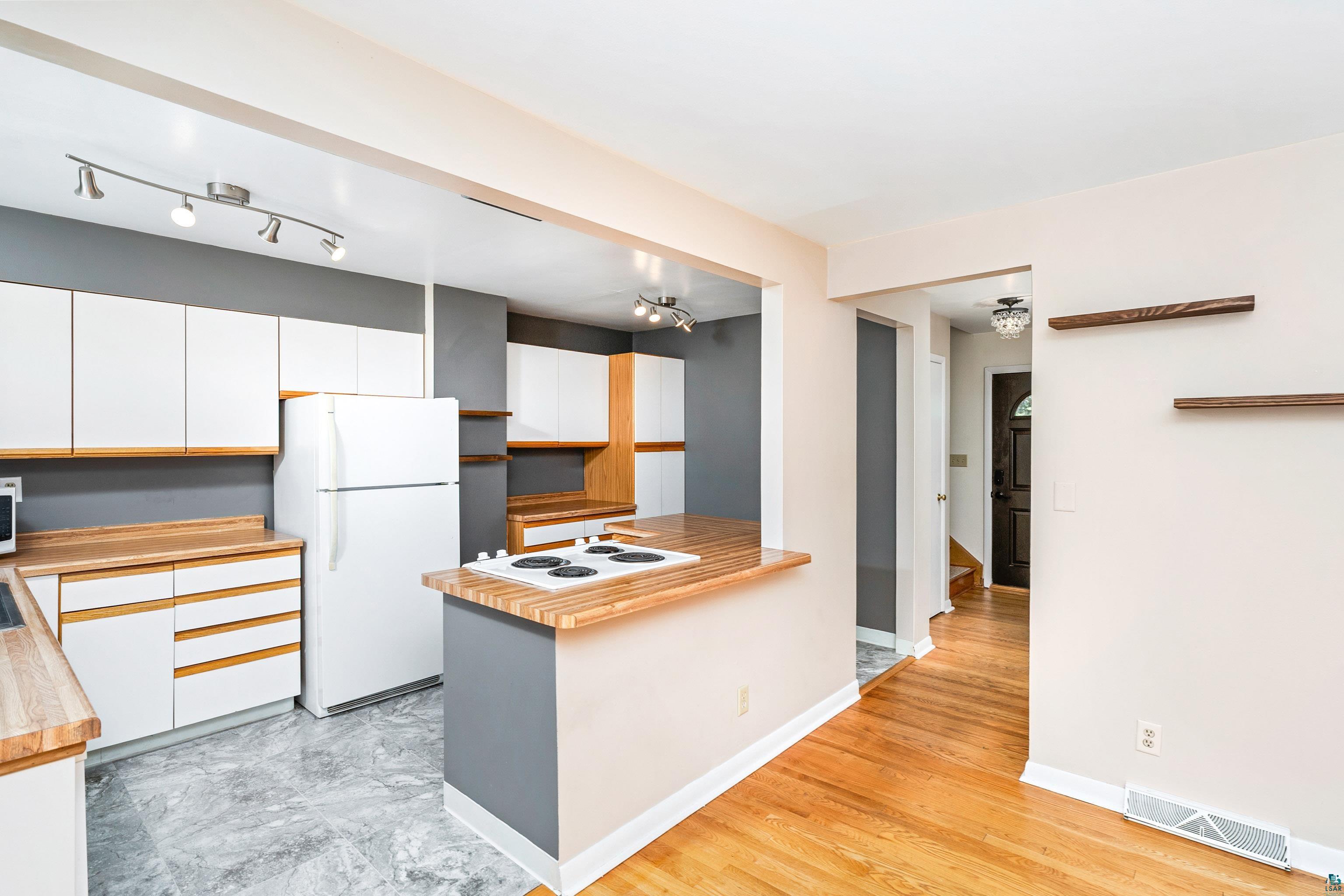 902 Madison Avenue, Unit 902 Duluth, MN 55811 - Photo 15 of 45