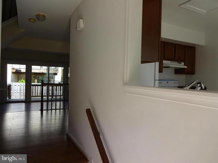 3528 Gentry Ridge Court Silver Spring, MD 20904 - Photo 2 of 18 Foyer