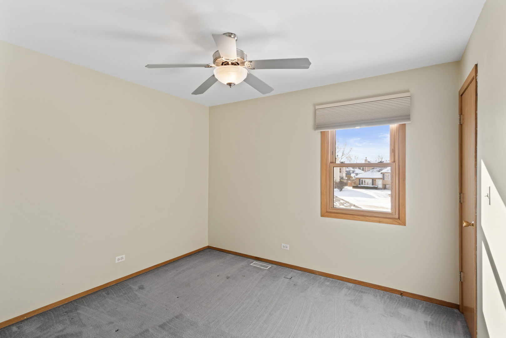 1136 10 Pin Lane Zion, IL 60099 - Photo 17 of 33