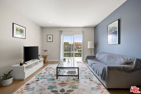 $5,400 | 13337 Beach Avenue, Unit 406, Marina del Rey, CA 90292