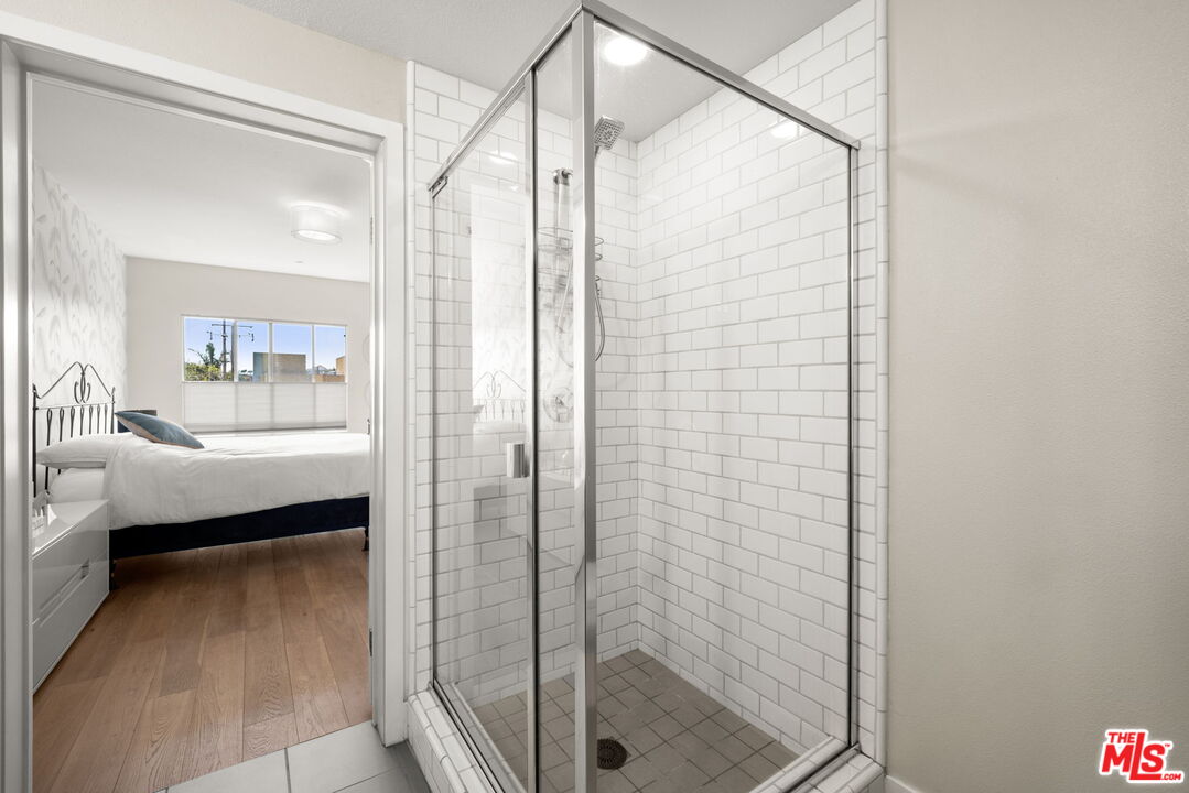 13337 Beach Avenue, Unit 406 Marina del Rey, CA 90292 - Photo 15 of 23 a en suite bathroom with a shower