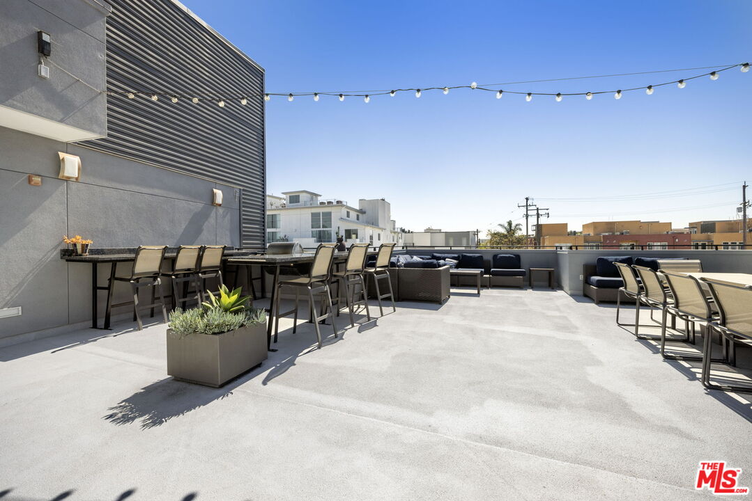 13337 Beach Avenue, Unit 406 Marina del Rey, CA 90292 - Photo 21 of 23 a view of a terrace with sitting area