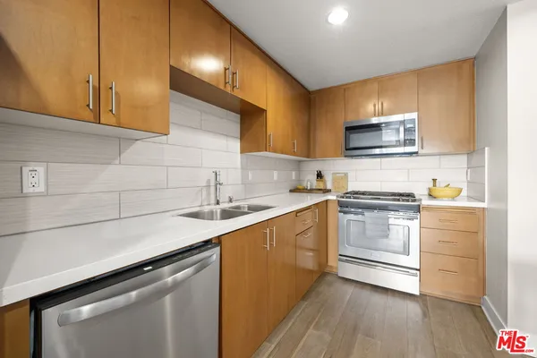 $5,400 | 13337 Beach Avenue, Unit 406, Marina del Rey, CA 90292