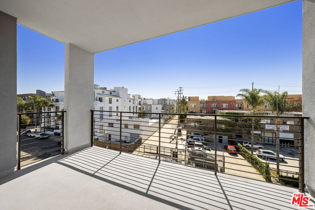 13337 Beach Avenue, Unit 406 Marina del Rey, CA 90292 - Photo 8 of 23 a view of a balcony with city view