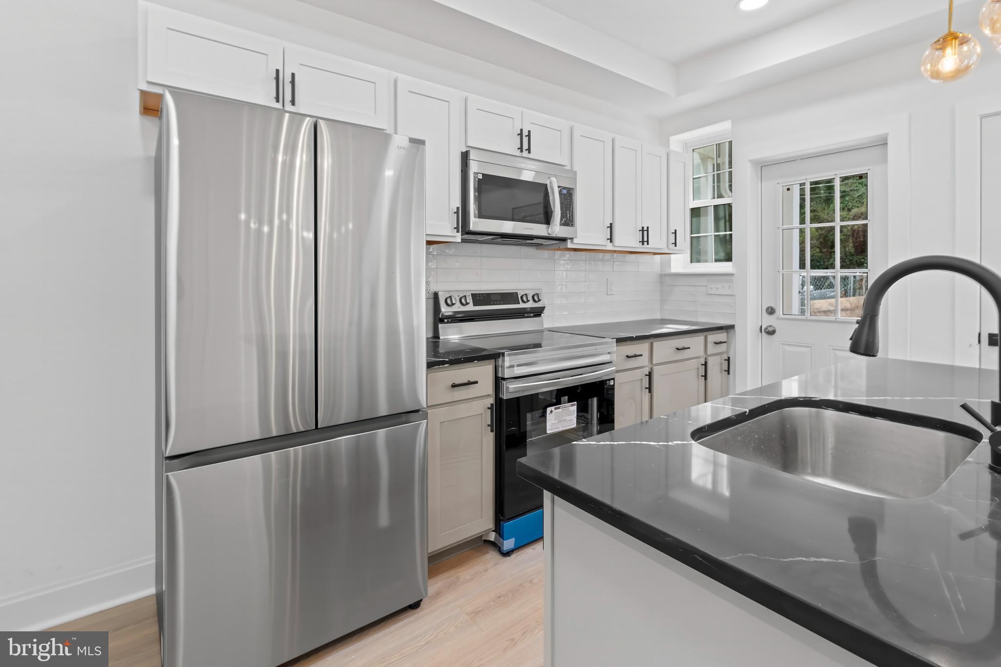 2140 Mt Royal Terrace Baltimore, MD 21217 - Photo 12 of 38