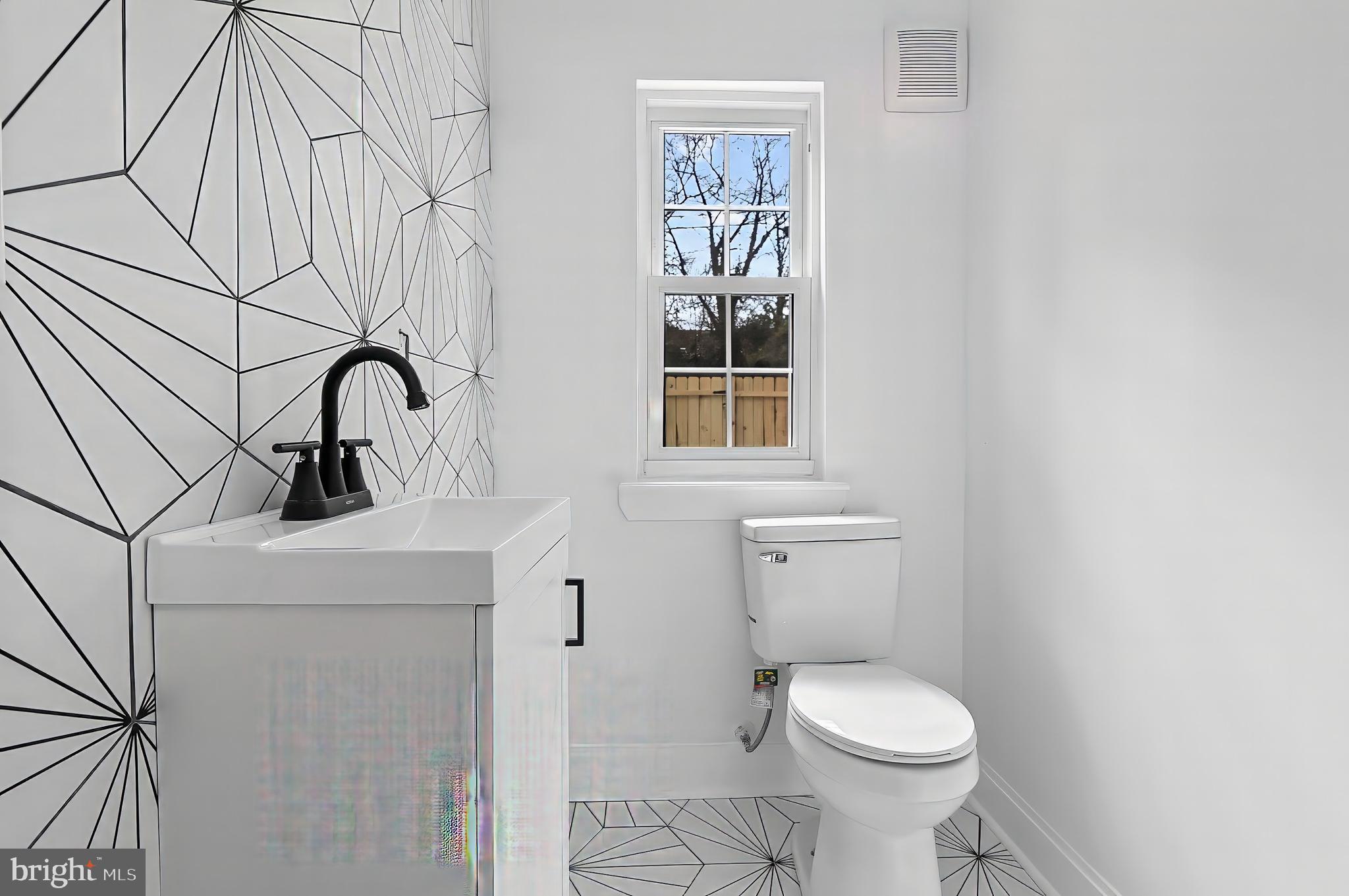 2140 Mt Royal Terrace Baltimore, MD 21217 - Photo 13 of 38