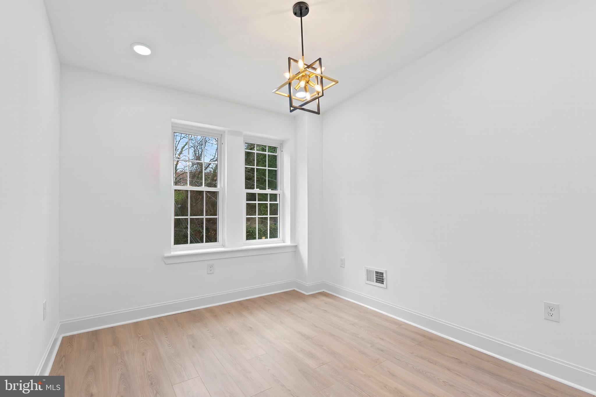 2140 Mt Royal Terrace Baltimore, MD 21217 - Photo 20 of 38