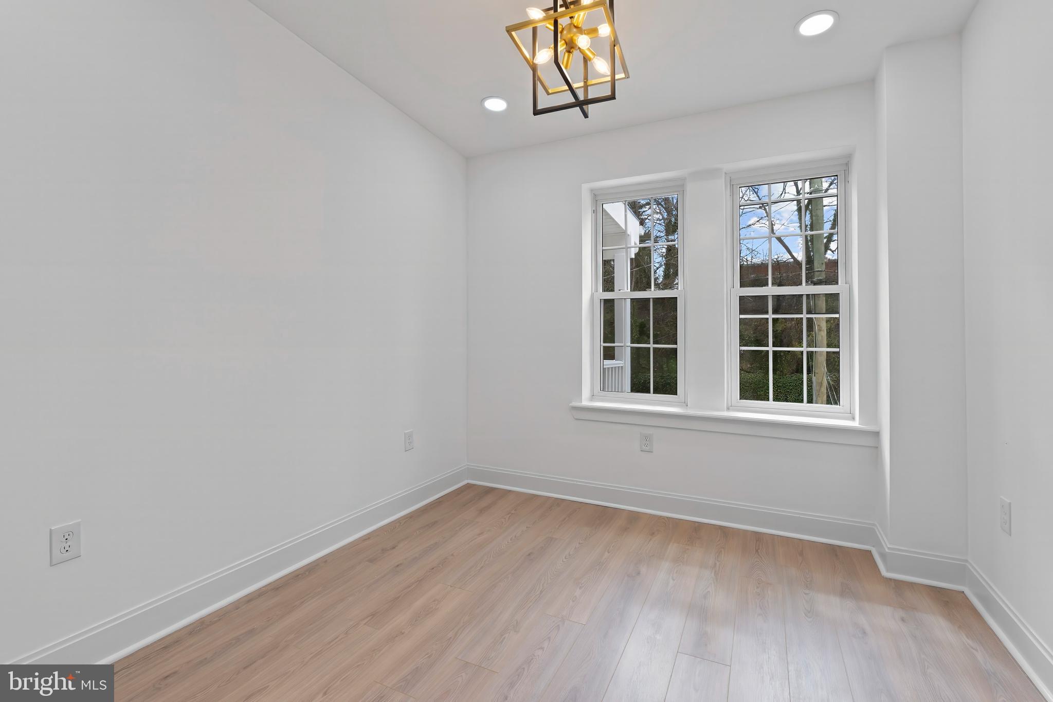 2140 Mt Royal Terrace Baltimore, MD 21217 - Photo 21 of 38