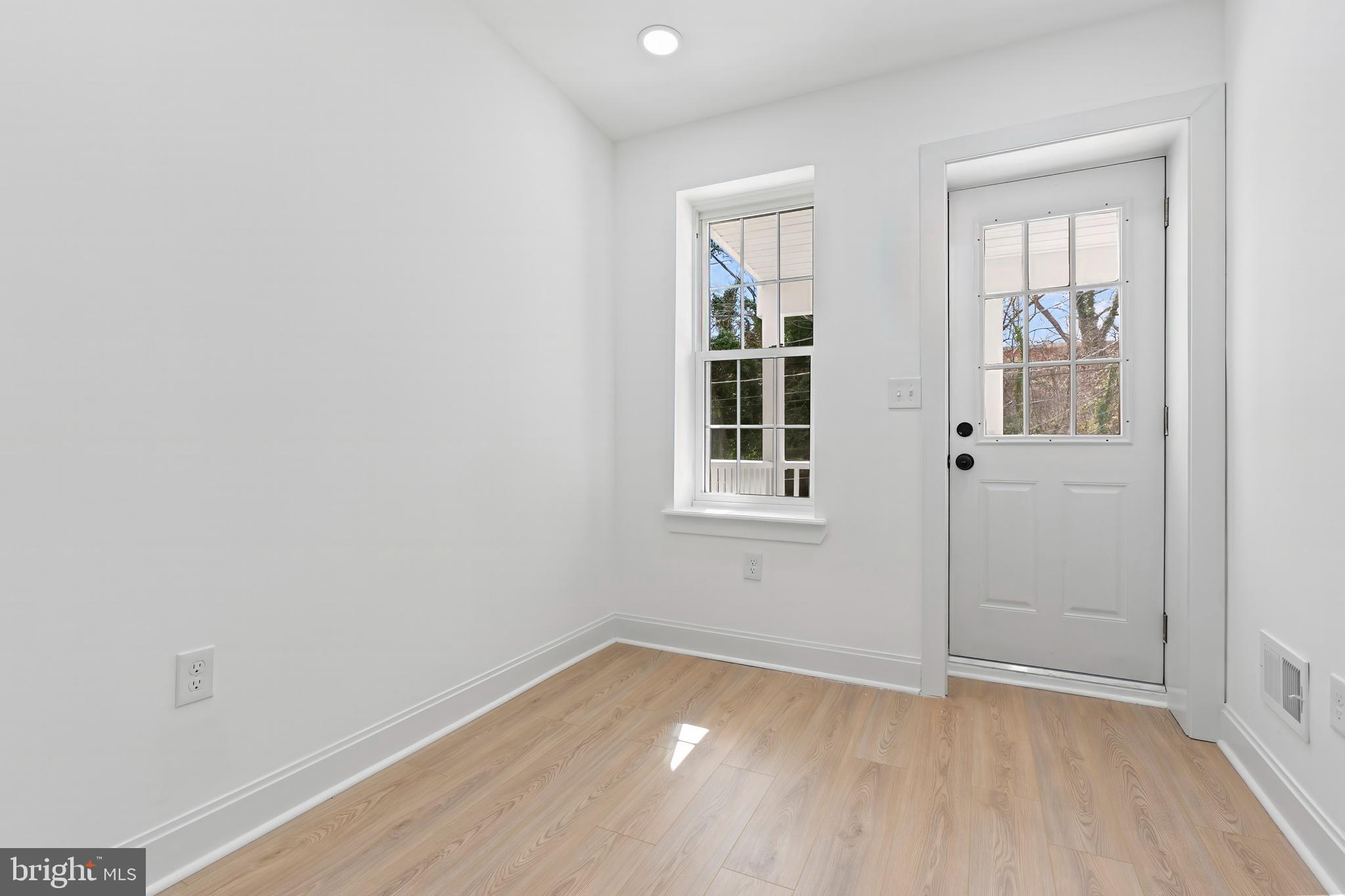 2140 Mt Royal Terrace Baltimore, MD 21217 - Photo 23 of 38